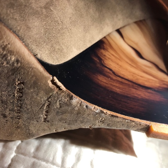 Burberry London Canvas Horn Gently Used Wedge Pump - Picture 8 of 8